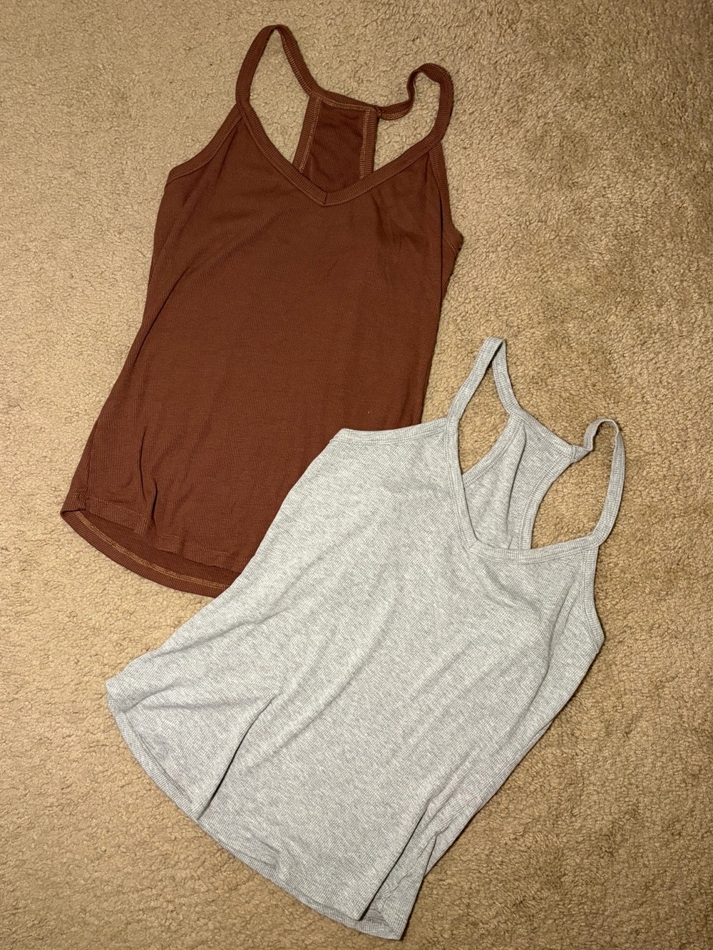 Amazon 🤎🩶 basics Women’s Ribbed V-Neck Racerback Tank Top - Brown and grey NWOT